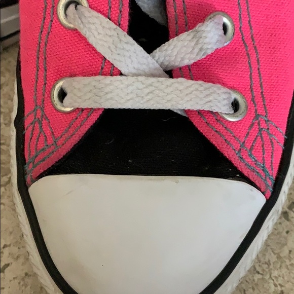 Converse All-Stars Hot Pink Camo Accents Like New! - Picture 2 of 6